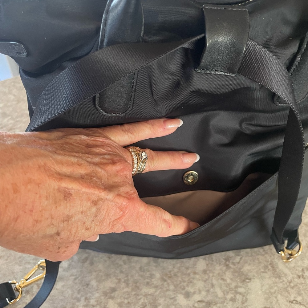 ❤️🇺🇸💋 Beautiful TUMI Black Backpack with Leather and Gold Accents - Picture 7 of 10